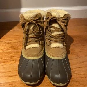 Duck boots size 9